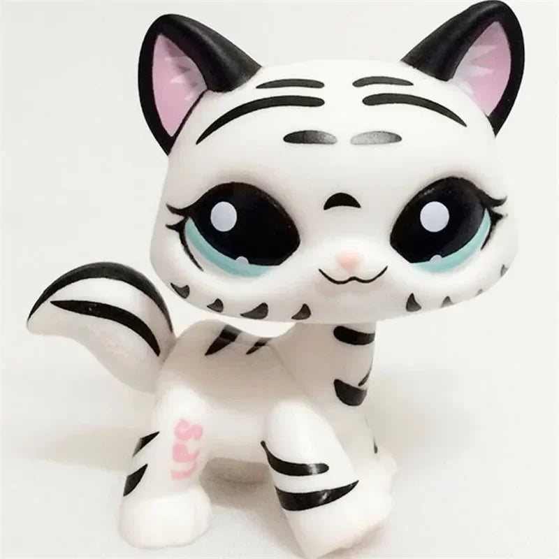 Mini pet shop kitty figure – white with black stripes, pink inner ears and heart detail on paw