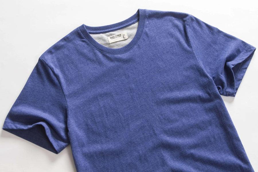 T-shirt crew neck detail