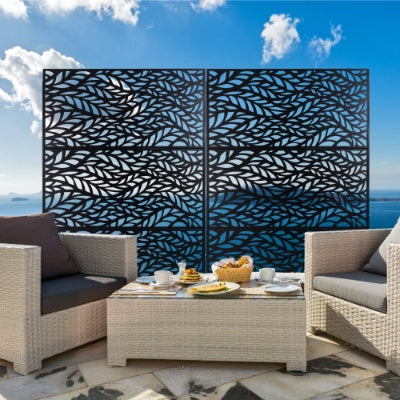 Screen in garden