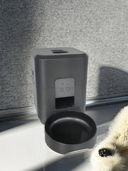 Smart Pet Feeder 2L Automatic Wifi Enabled Dry Food Dispenser for Cat Dog Home Use App Control Pet Supplies Auto Feeding System.