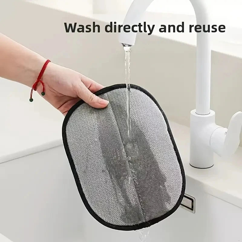 Pet hair remover mitt care – washing the black mitt under running water, wash directly and reuse