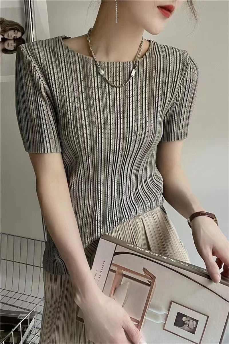 Women's gray pleated short sleeve top, casual loose fit blouse
