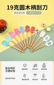 Christmas Themed Wooden Handle Pastry Batter Mixing Scraper Cake Cream Silicone Spatula Baking Decorating Tools Kitchen Utensils